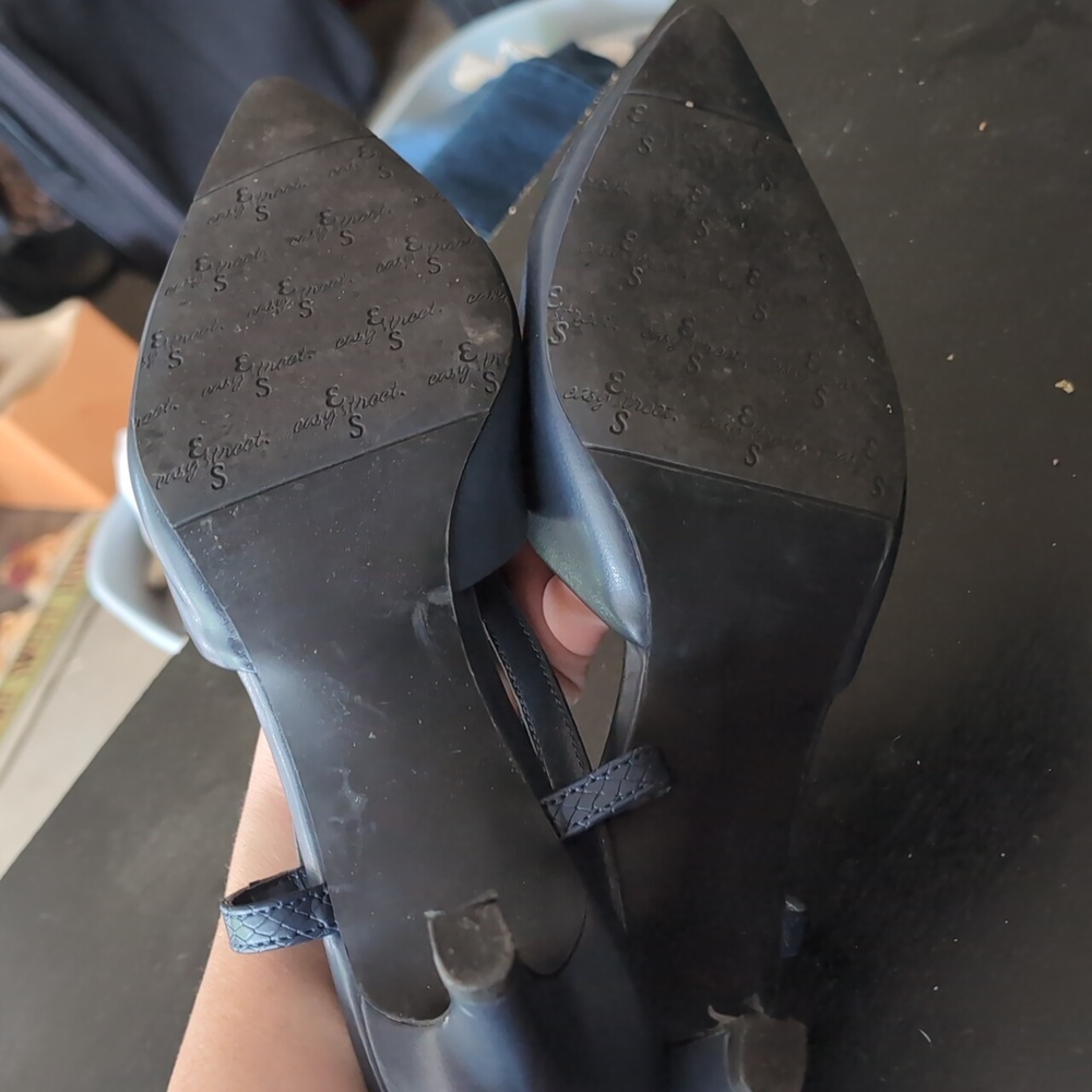 Heels - Picture 3 of 4